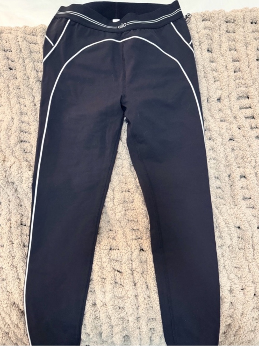 ALO Yoga Black Leggings with White Piping